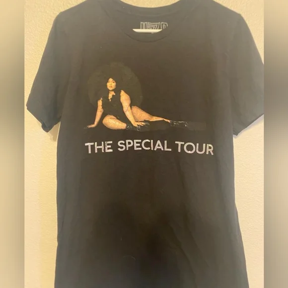 Lizzo Music Tour T-Shirt - Picture 1 of 3